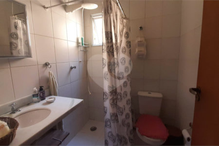 Casa Térrea à venda ou para alugar com 5 quartos, sendo 2 suítes,  em Jardim Prudência, São Paulo, SP