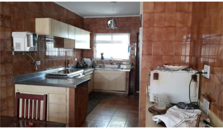 Casa à venda ou para alugar com 5 quartos, sendo 1 suíte,  em Vila Romero, São Paulo, SP