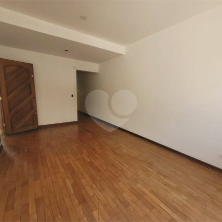 Casa à venda com 3 quartos, sendo 1 suíte, em Parque Maria Domitila, São Paulo, SP