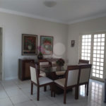 Casa à venda com 4 quartos, sendo 2 suítes, em Jardim Adalgisa, Araraquara, SP