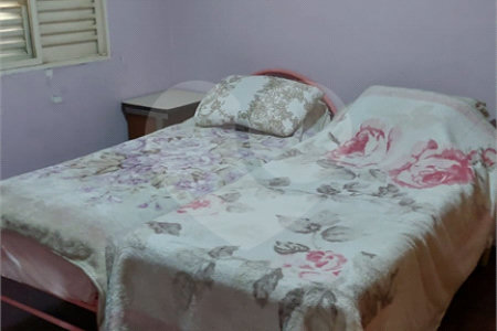 Casa à venda com 7 quartos, sendo 2 suítes, em Jardim Londrina, São Paulo, SP