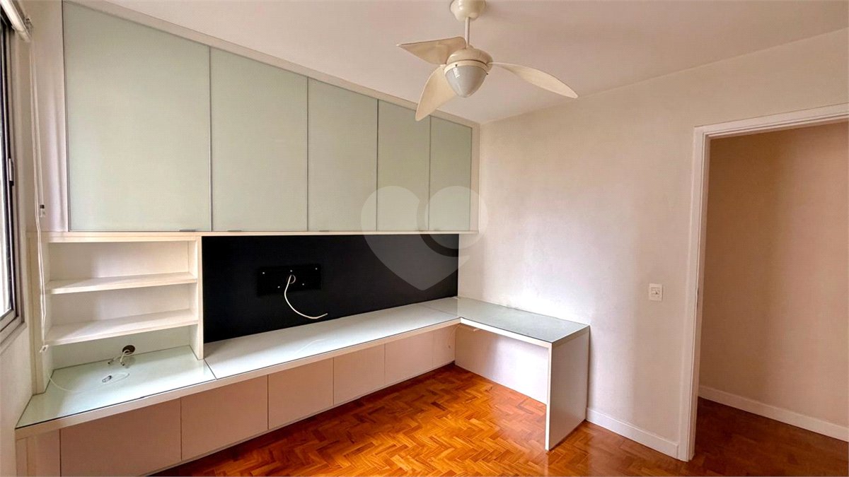 Apartamento à venda com 3 quartos, sendo 1 suíte,  em Moema, São Paulo, SP