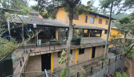 Sobrado para alugar com 4 suítes em Serra da Cantareira, Mairiporã, SP