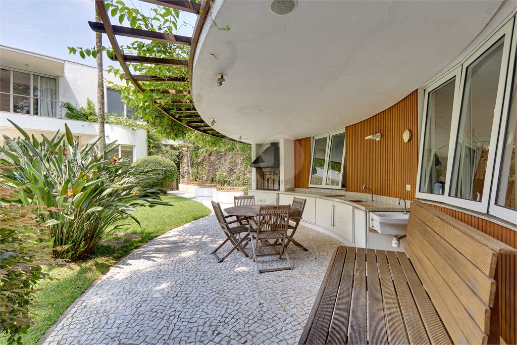 Casa à venda com 5 suítes em Alto da Boa Vista, São Paulo, SP