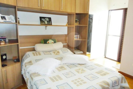 Sobrado à venda com 3 quartos, sendo 1 suíte, em Vila Constança, São Paulo, SP