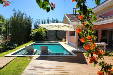 Casa à venda com 4 quartos, sendo 2 suítes, no condomínio Residencial Jardim Primavera, Louveira - SP