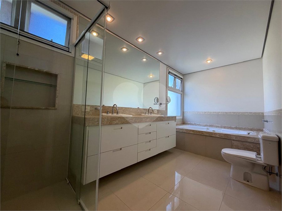 Casa à venda ou para alugar com 4 quartos, sendo 3 suítes, em Alto da Boa Vista, São Paulo, SP