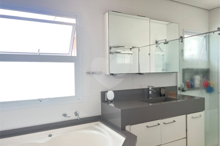 Casa à venda com 4 suítes no condomínio Residencial Jabuticabeiras, São Paulo - SP