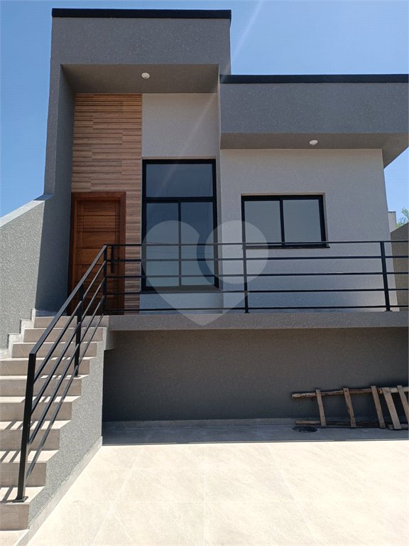 Casa à venda com 3 quartos, sendo 1 suíte, no condomínio Residencial Jardins da Catalunha, Atibaia - SP