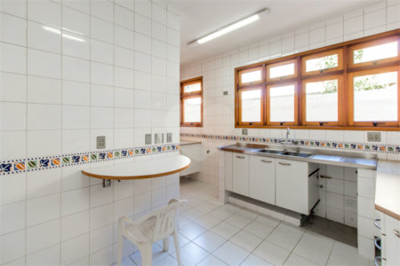 Sobrado à venda com 4 quartos, sendo 1 suíte,  em Jardim Marajoara, São Paulo, SP