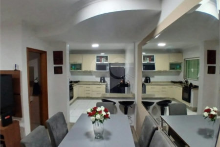 Casa à venda com 3 quartos, sendo 1 suíte, no condomínio Residencial Doutor Emanuel Dias, São Paulo - SP