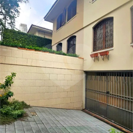 Casa de Vila à venda com 4 quartos, sendo 2 suítes, em Sumarezinho, São Paulo, SP