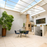 Casa à venda ou para alugar com 4 suítes no condomínio Vila das Emboabas, São Paulo - SP