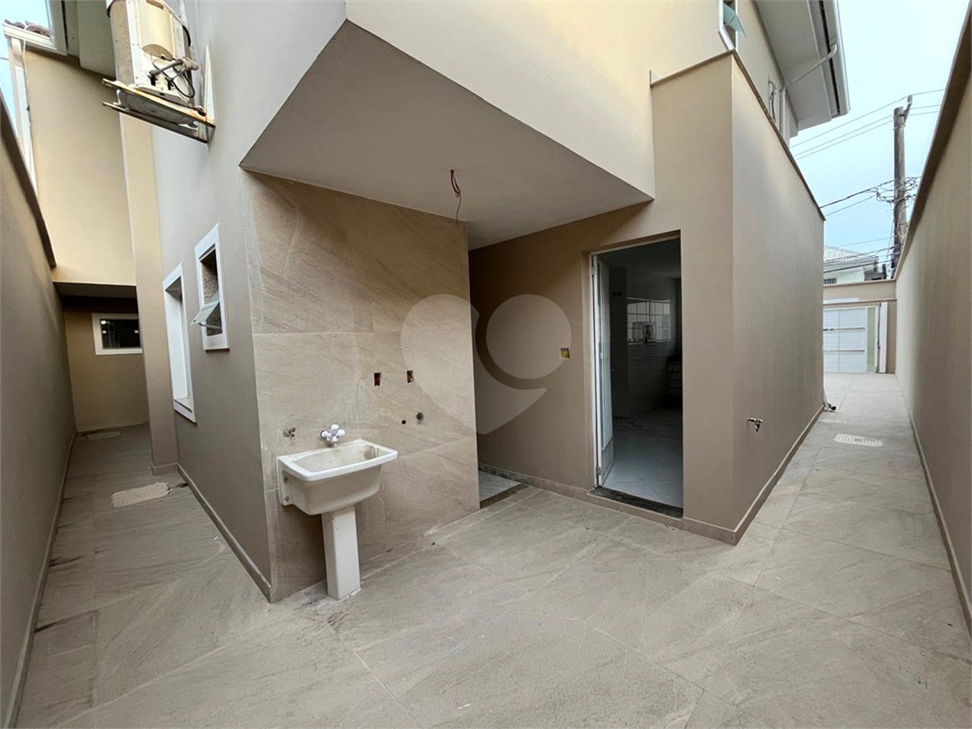 Casa à venda com 4 quartos, sendo 2 suítes, no condomínio Pedra Mar, Rio de Janeiro - RJ