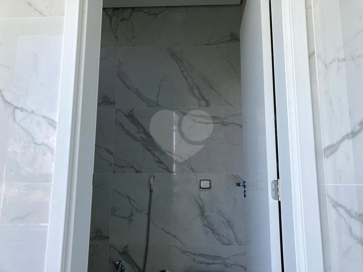 Casa à venda com 3 quartos, sendo 1 suíte,  no condomínio Monterey Ville, Mogi das Cruzes - SP