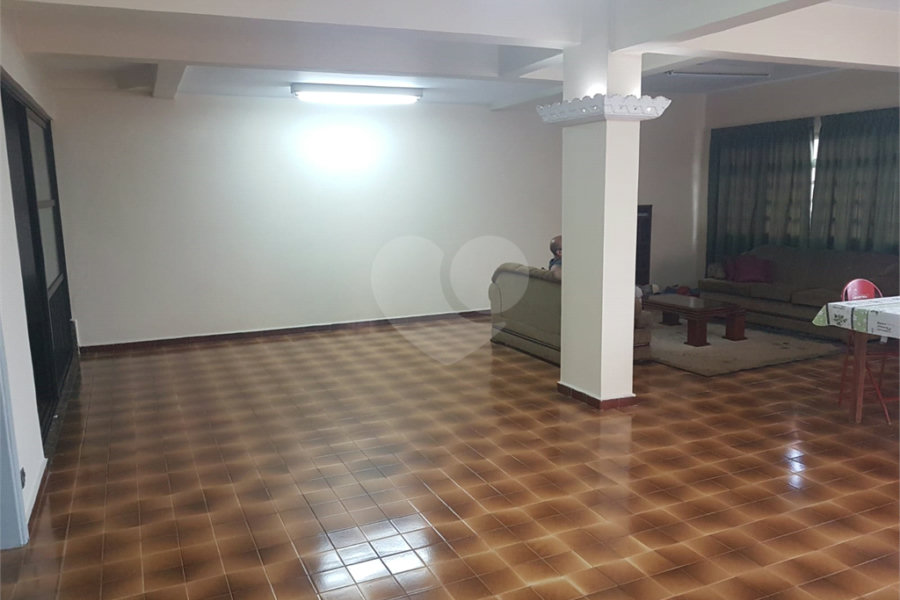 Casa Térrea à venda com 3 quartos, sendo 1 suíte, em Vila Constança, São Paulo, SP
