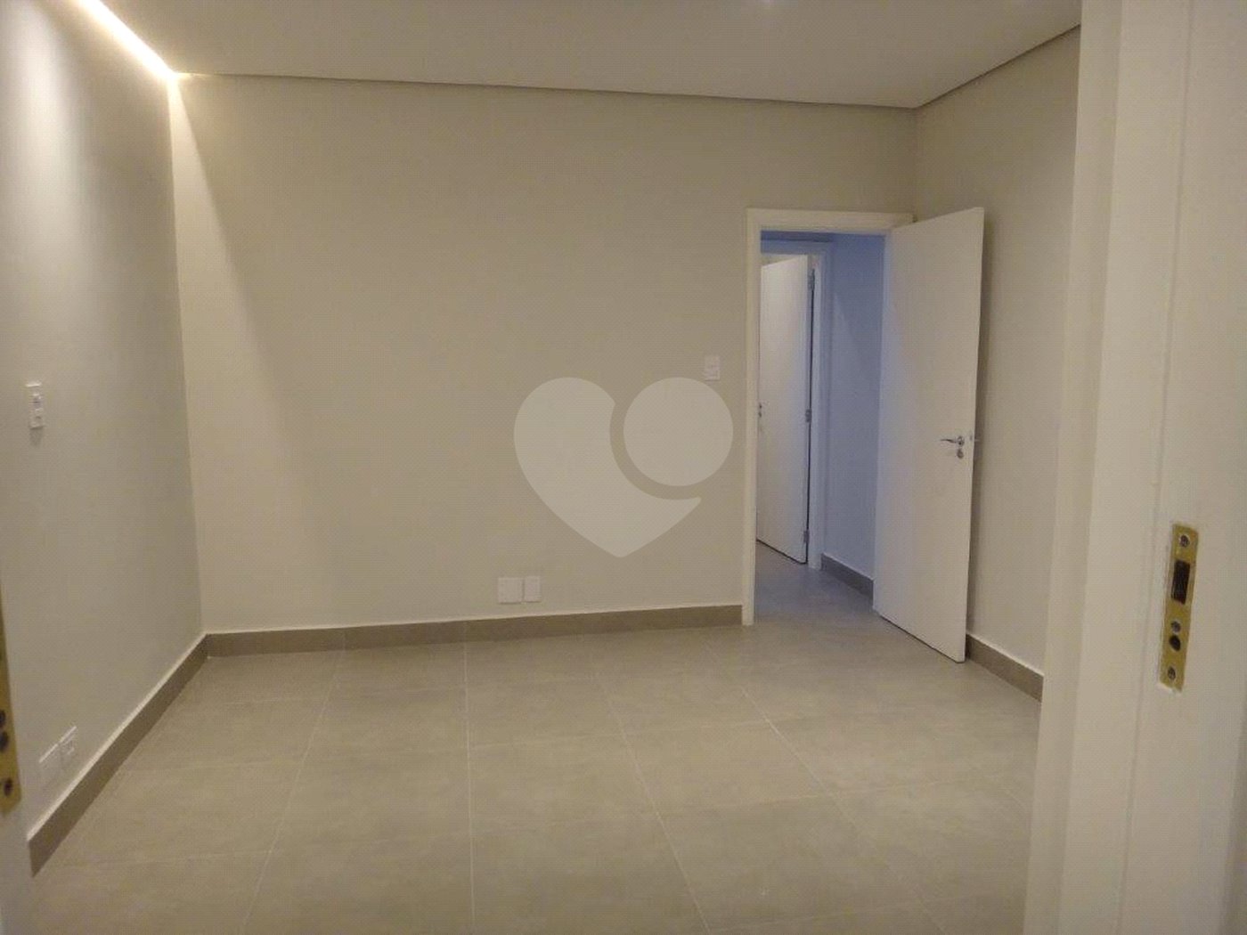 Casa à venda com 3 quartos, sendo 2 suítes,  em Mirandópolis, São Paulo, SP