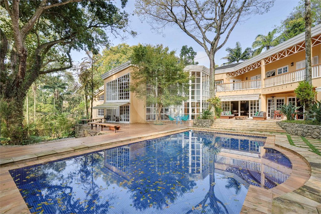 Casa à venda com 5 suítes no condomínio Chácara Flora, São Paulo - SP