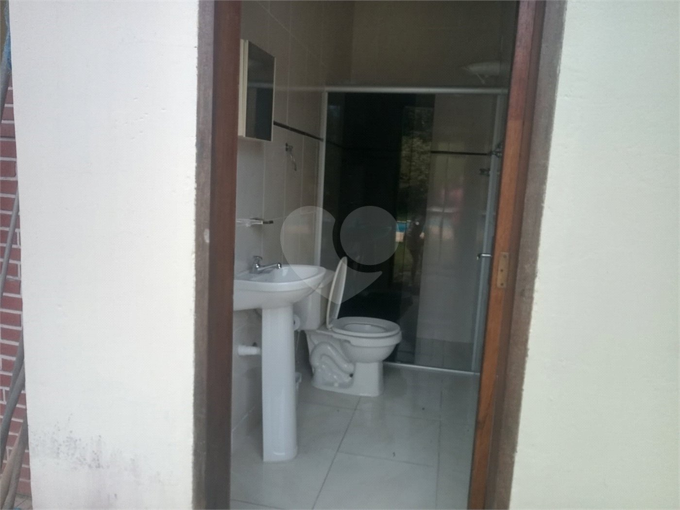 Casa à venda com 4 quartos, sendo 1 suíte,  no condomínio Village da Serra, Araçoiaba da Serra - SP