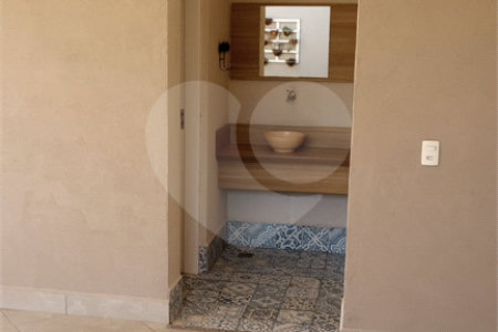 Casa à venda com 3 suítes no condomínio Picollo, Louveira - SP