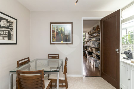 Casa à venda com 3 quartos, sendo 2 suítes, em Alto de Pinheiros, São Paulo, SP