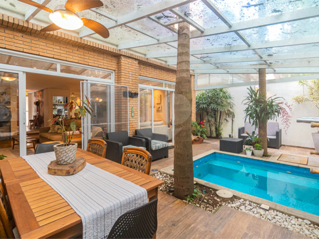 Casa à venda com 4 suítes no condomínio Vila Inglesa, São Paulo - SP