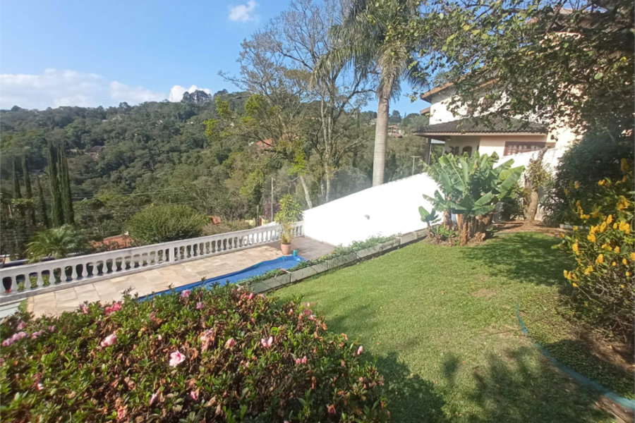 Casa à venda com 4 quartos, sendo 1 suíte, no condomínio Alpes da Cantareira, Mairiporã - SP