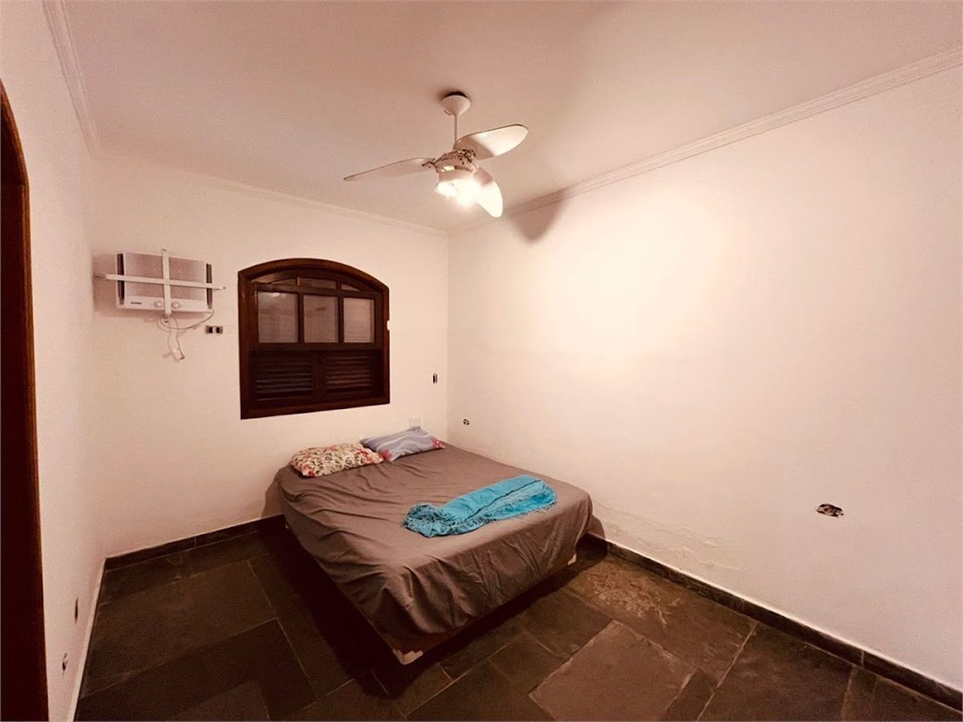Casa com 6 dormitórios à venda, 300 m² por R$ 680.000,00 - Balneário Cidade Atlântica - Guarujá/SP