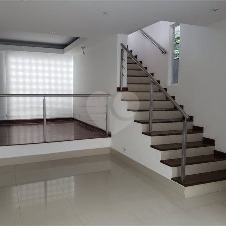 Casa à venda com 4 quartos, sendo 1 suíte,  em Vila Oliveira, Mogi das Cruzes, SP