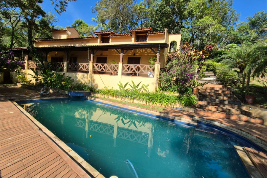 Casa à venda com 3 quartos, sendo 1 suíte, no condomínio Parque Petrópolis 4 Secção, Mairiporã - SP