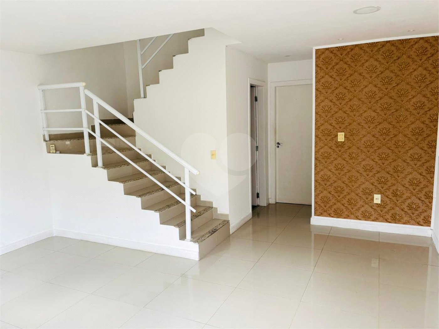 Casa à venda com 4 quartos, sendo 3 suítes, no condomínio Morada da Serra Residencial, Rio de Janeiro - RJ