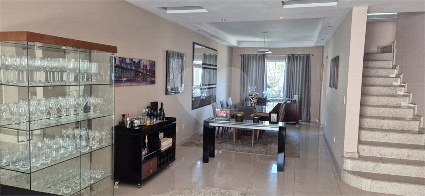 Casa à venda com 5 quartos, sendo 4 suítes, no condomínio Residencial Vilazul, Sorocaba - SP