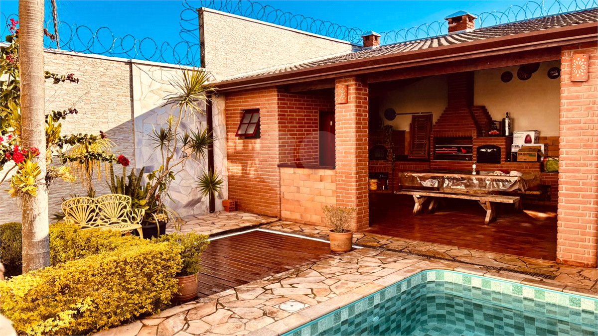 Sobrado à venda com 3 quartos, sendo 1 suíte, em Chácara Recanto Verde, Cotia, SP