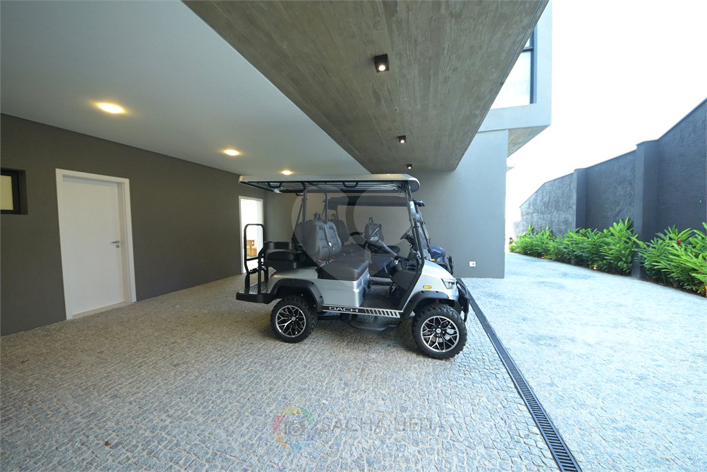 Casa à venda com 4 suítes no condomínio Villa dos Pinheiros, Indaiatuba - SP
