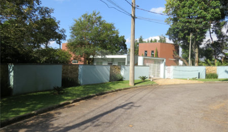 Casa à venda com 3 quartos, sendo 1 suíte,  no condomínio Alpes da Cantareira, Mairiporã - SP