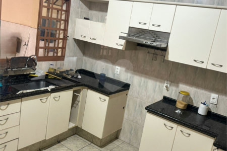 Casa à venda com 4 quartos, sendo 1 suíte, em Vila Santana, Sorocaba, SP