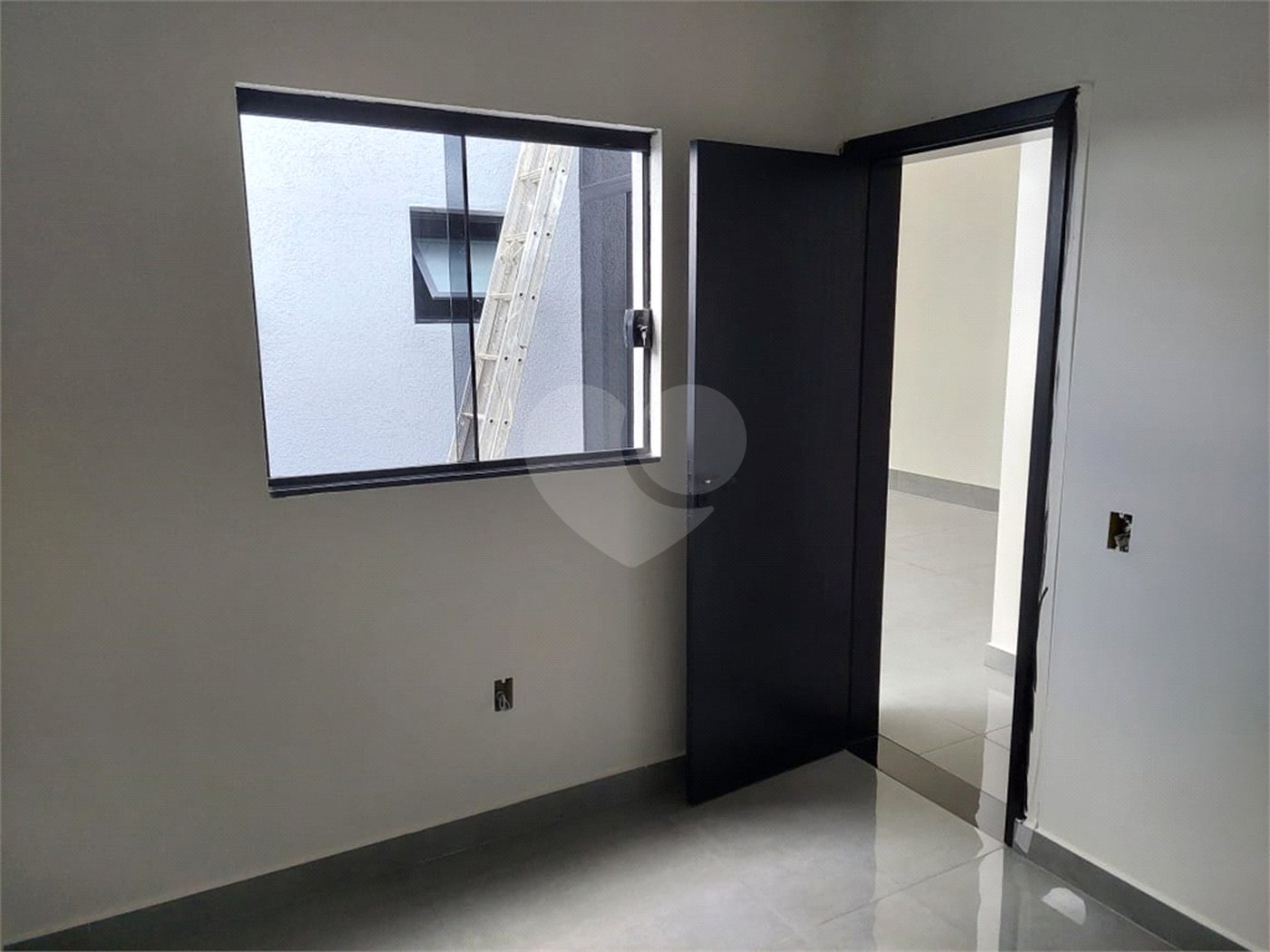 Casa à venda com 3 quartos, sendo 1 suíte, no condomínio Horto Florestal Villagio, Sorocaba - SP