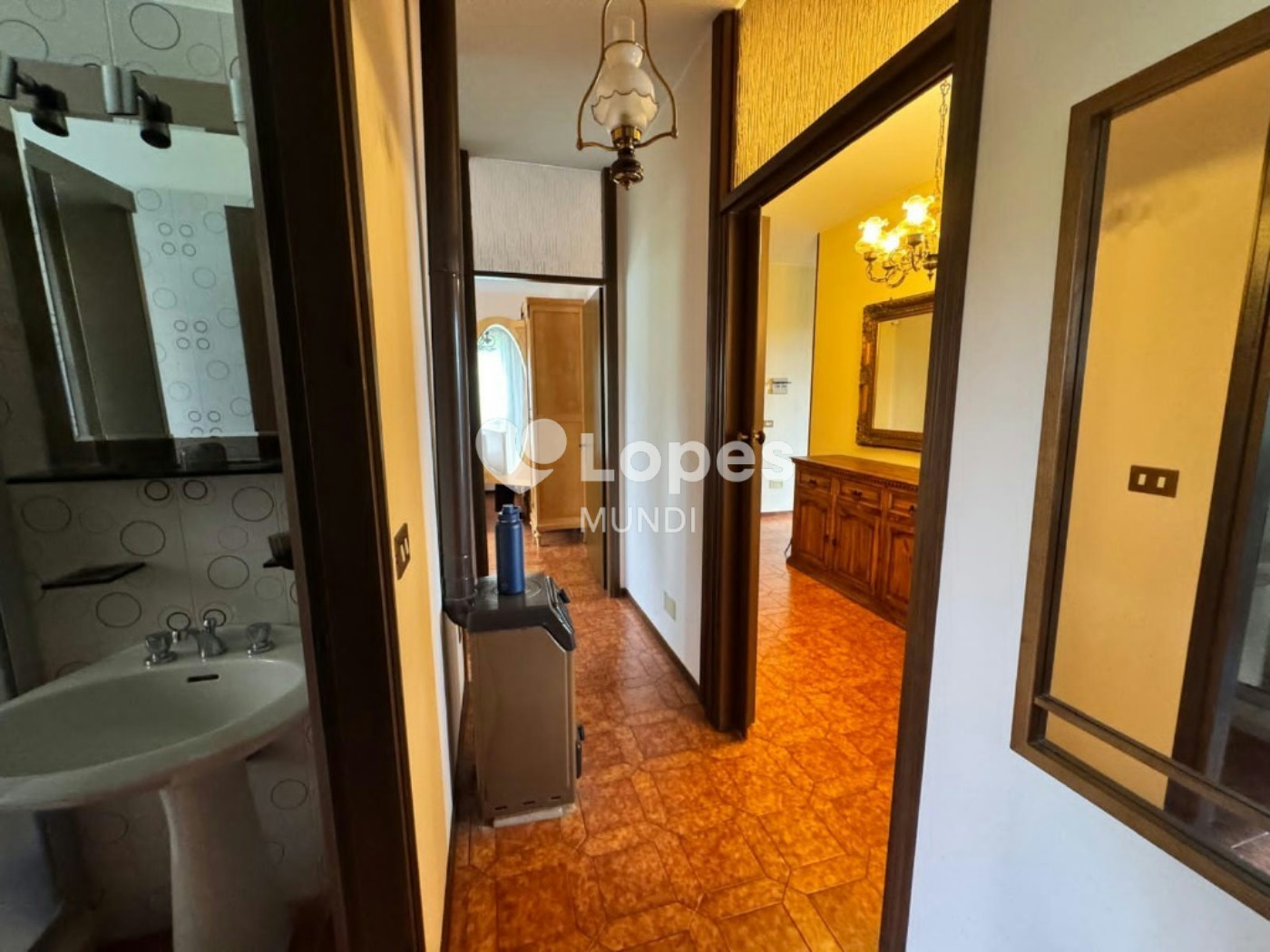 Casa multifamiliar à venda em Verona, Itália – 3 unidades e 12.000 m²