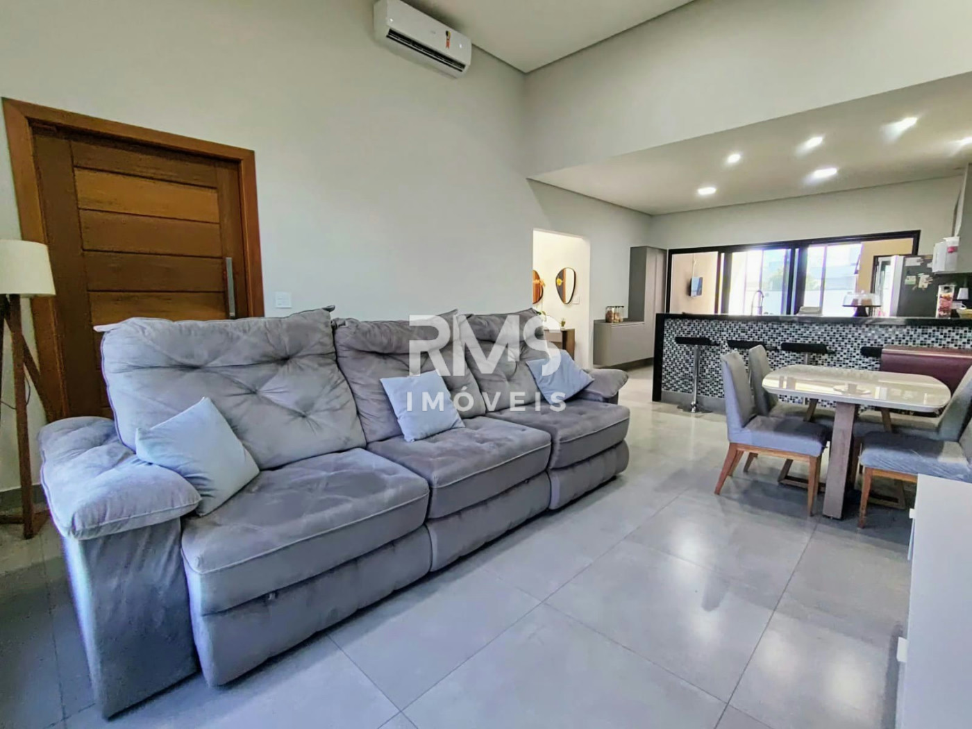Casa à venda com 3 quartos, sendo 1 suíte, no condomínio Residencial Mont Blanc, Itu - SP