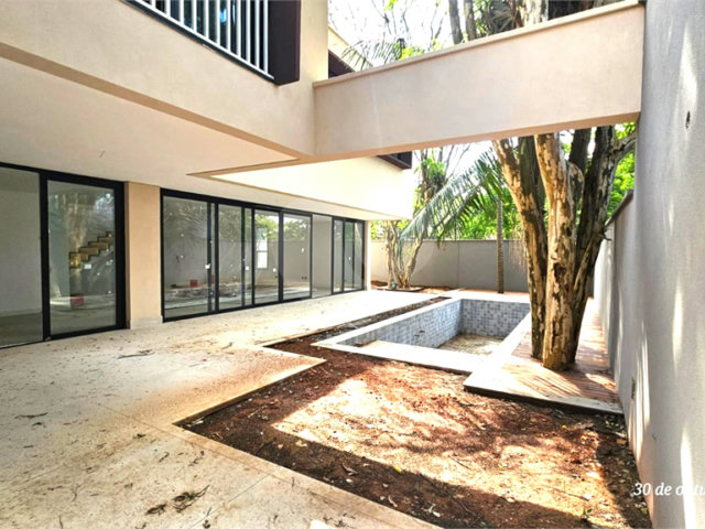 Casa à venda com 4 suítes no condomínio Garda, São Paulo - SP