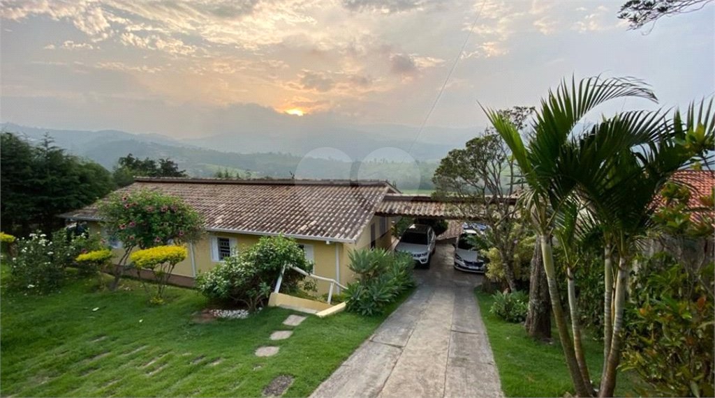 Casa em condomínio à venda com 4 quartos, sendo 1 suíte, no Centro, Bom Jesus dos Perdões, SP