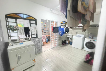Sobrado à venda com 4 quartos, sendo 1 suíte,  em Jardim Las Vegas, Santo André, SP