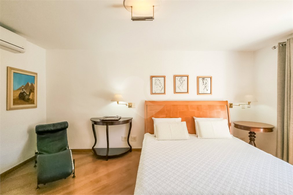 Casa à venda com 4 quartos, sendo 2 suítes, em Alto da Boa Vista, São Paulo, SP