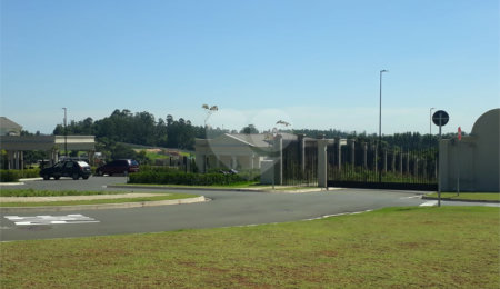 Casa à venda no condomínio Villa dos Pinheiros, Indaiatuba - SP
