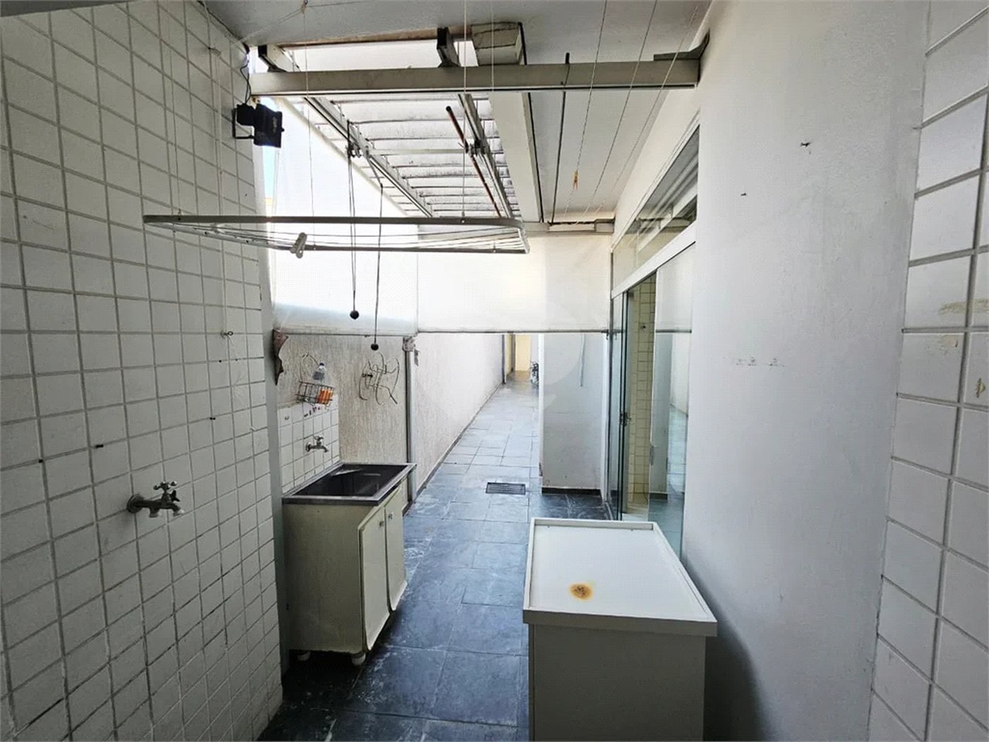 4 dormitórios, 1 suíte, 3 banheiros, 2 vagas, Área Total: 130,00 m², Construído: 174,00 m²