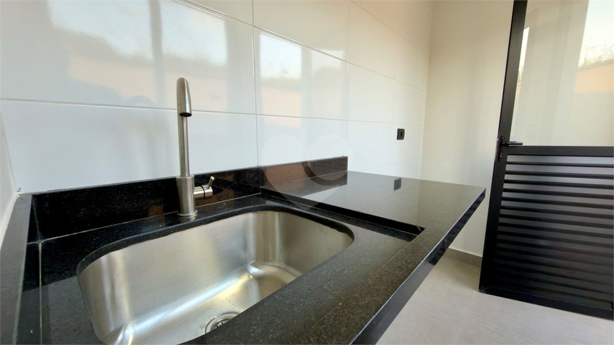 Casa térrea 3 dormitórios (3 suítes), espaço gourmet, piscina, 2 vagas garagem, condomínio fechado com ampla área lazer