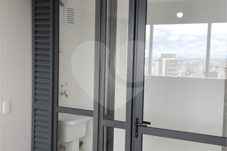 Apartamento à venda com 3 suítes em Vila Firmiano Pinto, São Paulo, SP