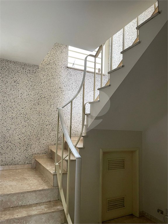 Sobrado à venda com 5 quartos, sendo 2 suítes, em Vila Cordeiro, São Paulo, SP