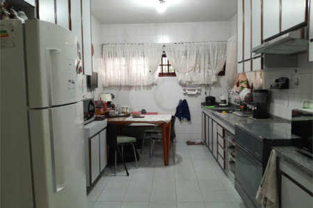 Casa Térrea à venda com 4 quartos, sendo 1 suíte, em Parque Continental, São Paulo, SP
