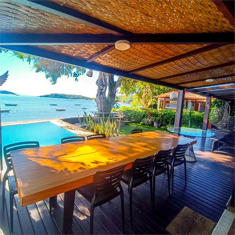 Casa à venda com 5 quartos, sendo 4 suítes, em Manguinhos, Armação dos Búzios, RJ